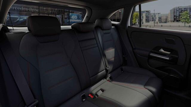 Mercedes-Benz EQA 250 AMG Line 67 kWh | Rijassistentiepakket | Premium Pakket | Trekhaak | 360 graden camera | Stoelverwarming |