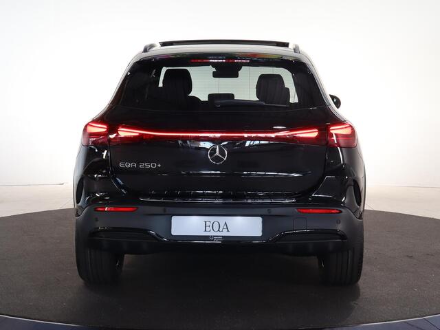 Mercedes-Benz EQA 250+ Business Solution AMG 71 kWh | Winter-pakket | Panoramadak | Burmester | Head-up display | Achteruitrijcamera
