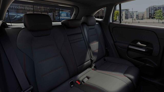 Mercedes-Benz EQA 250 AMG Line 67 kWh | Night | Panoramadak | Stoelverwarming | Sfeerverlichting | Achteruitrijcamera | 19" lichtmetalen velgen |