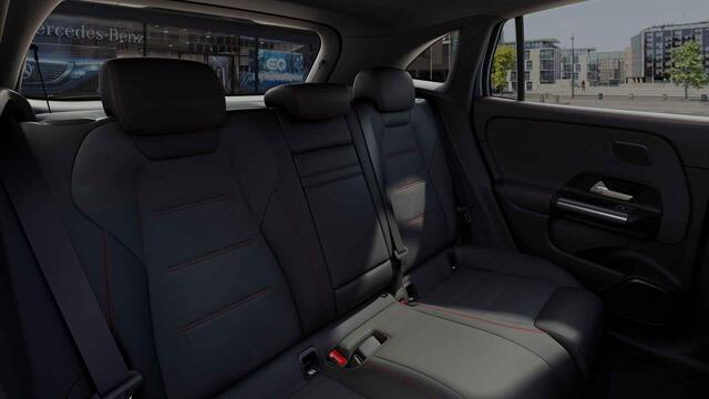 Mercedes-Benz EQA 250 AMG Line 67 kWh | Night | Panoramadak | 20" lichtmetalen velgen | Trekhaak | Distronic |