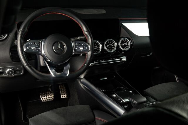 Mercedes-Benz EQA 300 4MATIC AMG Line 67 kWh Panorama dak | Trekhaak