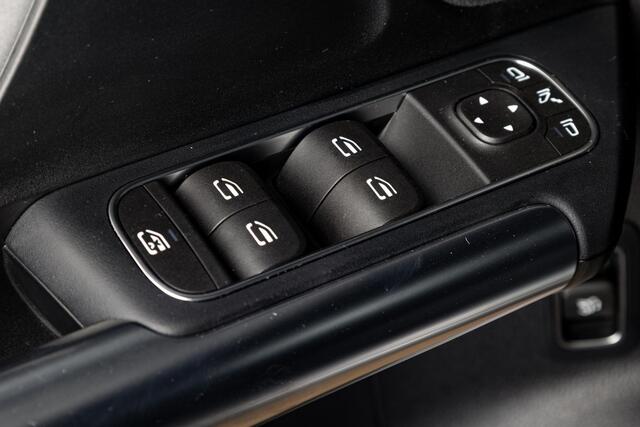 Mercedes-Benz EQA 300 4MATIC AMG Line 67 kWh Panorama dak | Trekhaak