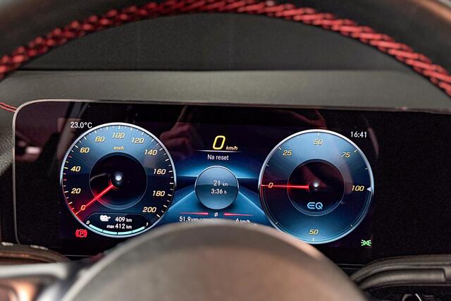 Mercedes-Benz EQA 300 4MATIC AMG Line 67 kWh Panorama dak | Trekhaak