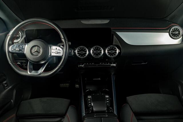 Mercedes-Benz EQA 300 4MATIC AMG Line 67 kWh Panorama dak | Trekhaak