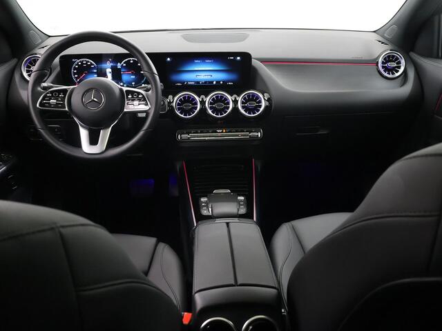 Mercedes-Benz EQA 250 Luxury Line 67 kWh | Panoramadak | |Premium pakket | Stoelverwarming |