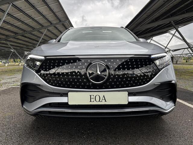Mercedes-Benz EQA 250+ AMG 71 kWh | Panoramadak | Memory stoelen | 360 camera | Sfeerverlichting | Stoelverwarming |