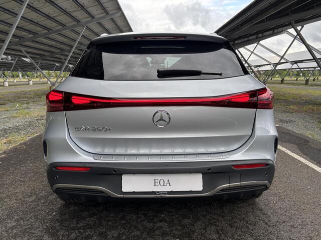 Mercedes-Benz EQA 250+ AMG 71 kWh | Panoramadak | Memory stoelen | 360 camera | Sfeerverlichting | Stoelverwarming |