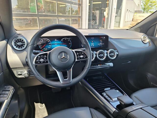 Mercedes-Benz EQA 250 Business Solution Luxury 67 kWh | Trekhaak | Achteruitrijcamera | Widescreen | Stoelverwarming | Sfeerverlichting | Elektrische achterklep