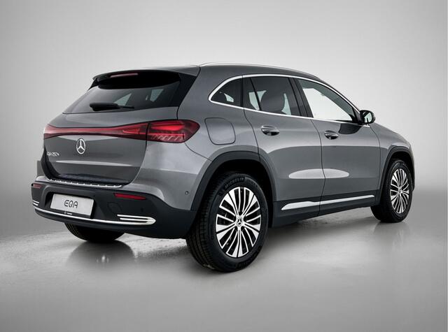 Mercedes-Benz EQA 250+ Business Solution Luxury 71 kWh | Panoramaschuifdak in glas | Winter pakket | Dodehoekassistent | Parkeerpakket met achteruitrijcamera | Spiegelpakket | Extra USB-poorten | EASY PACK achterklep | Comfortstoelen voor |