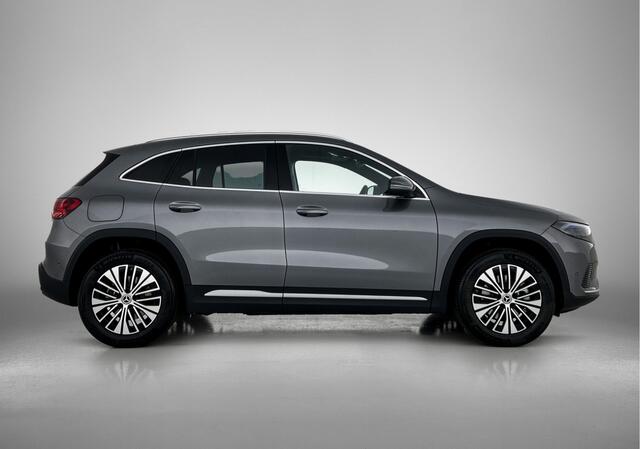 Mercedes-Benz EQA 250+ Business Solution Luxury 71 kWh | Panoramaschuifdak in glas | Winter pakket | Dodehoekassistent | Parkeerpakket met achteruitrijcamera | Spiegelpakket | Extra USB-poorten | EASY PACK achterklep | Comfortstoelen voor |