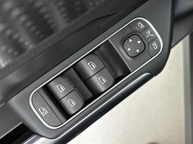 Mercedes-Benz EQA 250+ Business Solution Luxury 71 kWh | Trekhaak | GUARD 360° Voertuigbescherming Plus | Parkeerpakket met achteruitrijcamera | USB pakket plus | EASY PACK achterklep | Dodehoekassistent | Stoelverwarming voor |