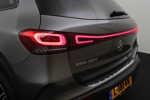 Mercedes-Benz EQA 250 Business Solution AMG 67 kWh Pano-dak Burmester 360* Camera