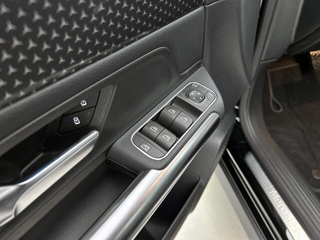 Mercedes-Benz EQA 250+ Business Solution 71 kWh | Parkeerpakket met achteruitrijcamera | Extra USB-poorten | Zitcomfortpakket| Sfeerverlichting | EASY PACK achterklep | Stoelverwarming voor | Licht- en zicht pakket|