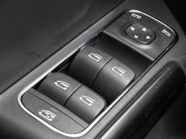 Mercedes-Benz EQA 250+ Business Solution 71 kWh | Parkeerpakket met achteruitrijcamera | Extra USB-poorten | Zitcomfortpakket | Sfeerverlichting | EASY PACK achterklep | Stoelverwarming voor | Licht- en zicht pakket |
