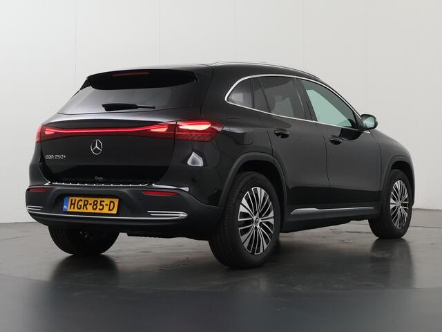 Mercedes-Benz EQA 250+ Business Line 71 kWh | Panoramadak | Trekhaak | Distronic | Stoelverwarming | Donker getint glas |