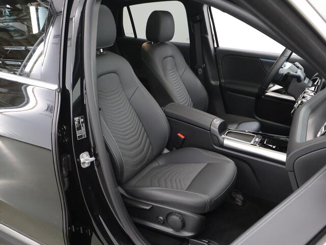 Mercedes-Benz EQA 250+ Business Line 71 kWh | Panoramadak | Trekhaak | Distronic | Stoelverwarming | Donker getint glas |
