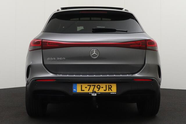 Mercedes-Benz EQA 250 AMG 67 kWh Pano-dak Camera Trekhaak Head-up