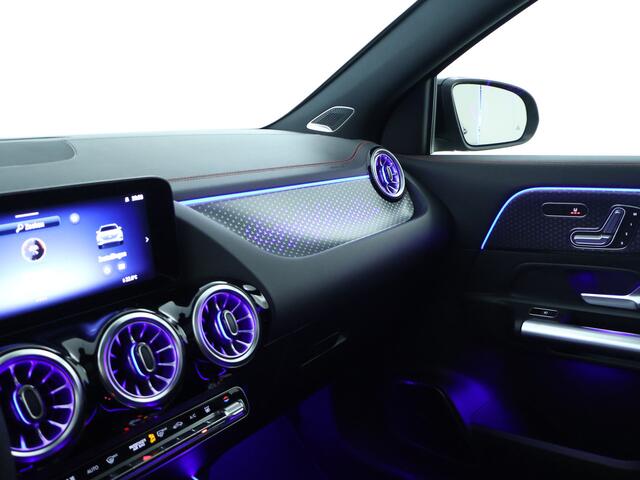 Mercedes-Benz EQA 250+ AMG Line 71 kWh | Nightpakket | Premium pakket | Parkeerpakket met 360°-camera | KEYLESS-GO comfort pakket | Extra USB-poorten | EASY PACK achterklep | Head-up display | Dodehoekassistent |