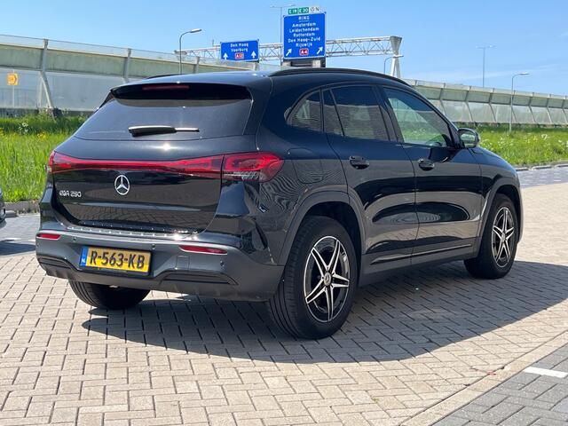 Mercedes-Benz EQA 250 Business Solution AMG 67 kWh / Navigatie / Pano / Alcantara / Parkeer sensoren V+A / Camera /