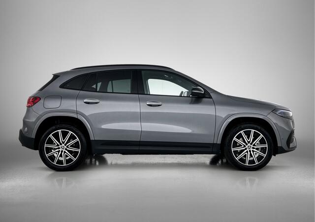 Mercedes-Benz EQA 250+ Business Solution AMG 71 kWh | Nightpakket | Panoramaschuifdak | Augmented Reality Navigation | Smartphone integratie | Parkeerpakket met 360°-camera | Head-up display |