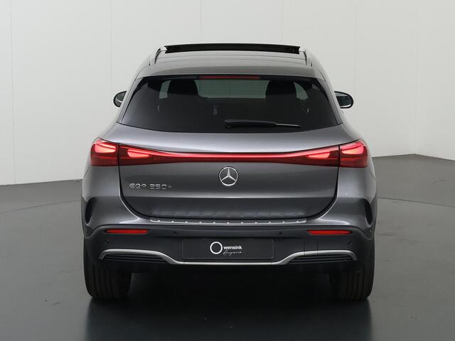 Mercedes-Benz EQA 250+ Business Solution AMG 71 kWh | Panoramaschuifdak | Head-up display | 360° camera | Burmester | Winter pakket | Stoelverwarming voor | Premium Plus |