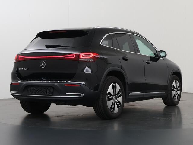 Mercedes-Benz EQA 250 Luxury Line 67 kWh | Getint glas | Widescreen | Sfeerverlichting |