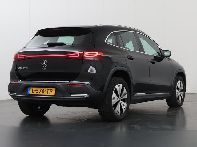 Mercedes-Benz EQA 250 Business Solution Luxury 67 kWh | Rijassistentiepakket | Trekhaak | Stoelverwarming | Sfeerverlichting |