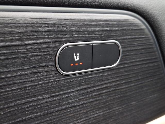 Mercedes-Benz EQA 250+ Luxury Line | Beige Interieur | Panoramadak | Trekhaak | Privacy Glas Achter | Sierdelen Lindehout Zwart | Dodehoekassistent | Apple CarPlay | Android Auto | Sfeerverlichting | Stoelverwarming | Elektrisch Inklapbare Buitenspiegels