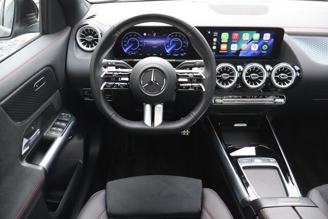 Mercedes-Benz EQA 250+ AMG Line 71 kWh NL- Auto!! Elek Trekhaak I Pano I Sfeerverl