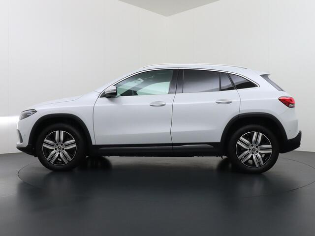 Mercedes-Benz EQA 250 Luxury Line 67 kWh LEDER | AMBILIGHT | CAMERA | PANORAMADAK | RIJKLAARPRIJS INCL. 12MND BOVAG