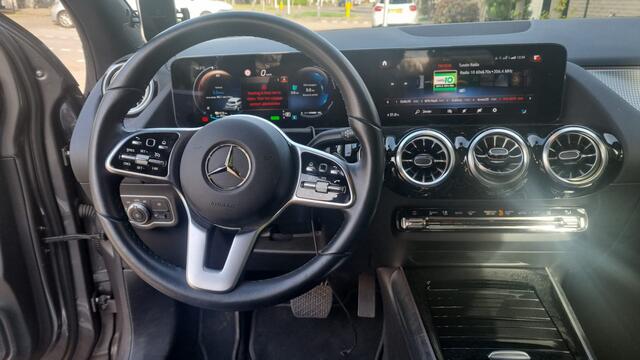 Mercedes-Benz EQA 250 Business Line 67 kWh Widescreen Led Camera