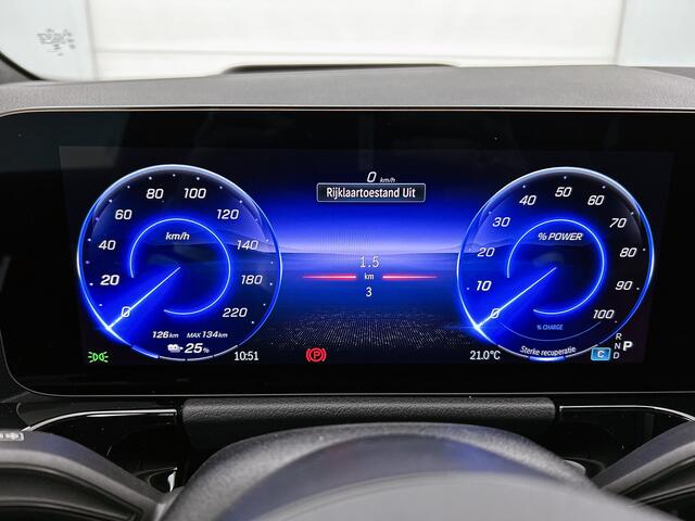 Mercedes-Benz EQA 250+ Business Solution AMG 71 kWh Nightpakket | Premium pakket | Smartphone integratie | Panoramaschuifdak | Head-up display | Burmester® 3D surround sound systeem | Parkeerpakket met 360°-camera |