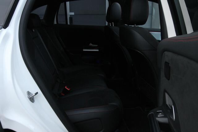 Mercedes-Benz EQA 250+ AMG Line 71 kWh I Pano.dak I Camera I Carplay