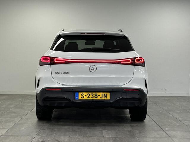 Mercedes-Benz EQA 250 AMG-Line 67 kWh | soH 97% | Burmester | Nightpakket | El. verstelbare stoelen met geheugen | 1e eigenaar |