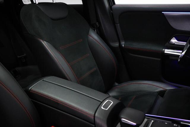 Mercedes-Benz EQA 250 AMG Line 67 kWh | RIJASSISTENTIE PACK | PANORAMADAK | DAB | APPLE | 360 CAMERA | TREKHAAK