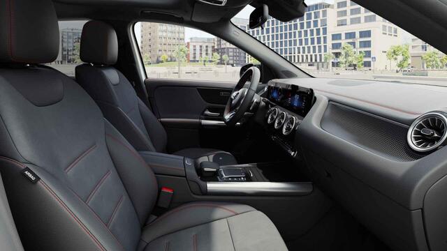 Mercedes-Benz EQA 250+ AMG Line 71 kWh | Panoramadak | Premium pakket | Burmester | Draadloos telefoonladen |