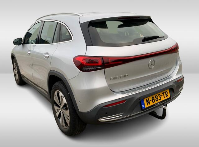 Mercedes-Benz EQA 250 Business Solution AMG 67 kWh / Full option! / Trekhaak / Panoramadak / 360Camera / Head-up / Burmester / Half leder / 18'' / CarPlay / Navigatie / Dodehoek / DAB / Stoelverwarming / ACC
