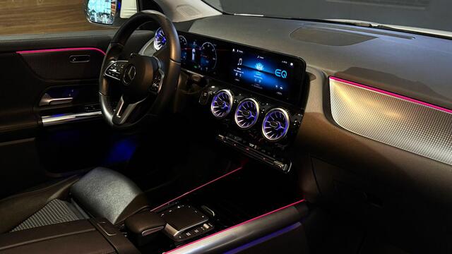 Mercedes-Benz EQA 250 Electric Art 67 kWh + PANO / CAMERA / DODEHOEK / SFEERVERLICHTING