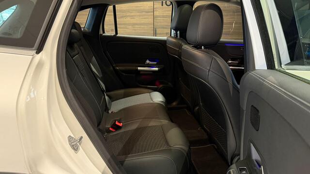 Mercedes-Benz EQA 250 Electric Art 67 kWh + PANO / CAMERA / DODEHOEK / SFEERVERLICHTING