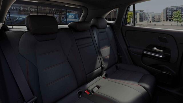 Mercedes-Benz EQA 250 Sport Edition 67 kWh | AMG | Night | Multispaaks velgen | Stoelverwarming | Sfeerverlichting |