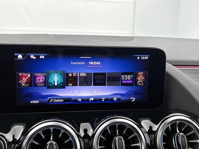 Mercedes-Benz EQA 250+ Business Solution Luxury 71 kWh | Trekhaak | Winterpakket | Sierdelen in lindenhout zwart | Donkergetint glas achter | Smartphone integratie | Panoramaschuifdak | EASY PACK achterklep |