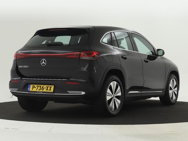 Mercedes-Benz EQA 250+ Luxury Line 71 kWh | Achteruitrijcamera | Dodehoekassistent | Sfeerverlichting | Navigatie | Inclusief 48 maanden MB Certified garantie voor Europa.