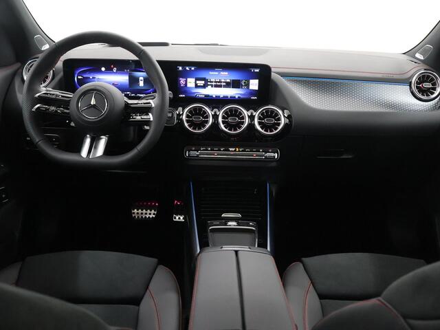 Mercedes-Benz EQA 250+ Business Solution AMG 71 kWh | Panoramaschuifdak | Night | Dodehoekassistent | Head-up | Burmester | Winterpakket |