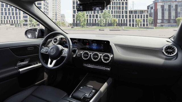 Mercedes-Benz EQA 250 67 kWh | Panoramadak | Stoelverwarming | Getint glas |