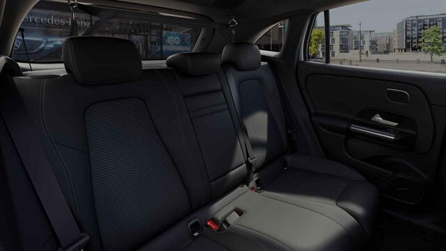 Mercedes-Benz EQA 250 67 kWh | Panoramadak | Stoelverwarming | Getint glas |