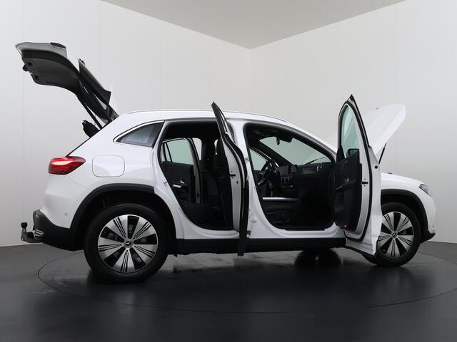 Mercedes-Benz EQA 250+ Business Solution | Trekhaak | LED Koplampen | Adaptieve Grootlichtassistent | Stoelverwarming | Sfeerverlichting | Elektrische Achterklep | Achteruitrijcamera | Parkeersensoren