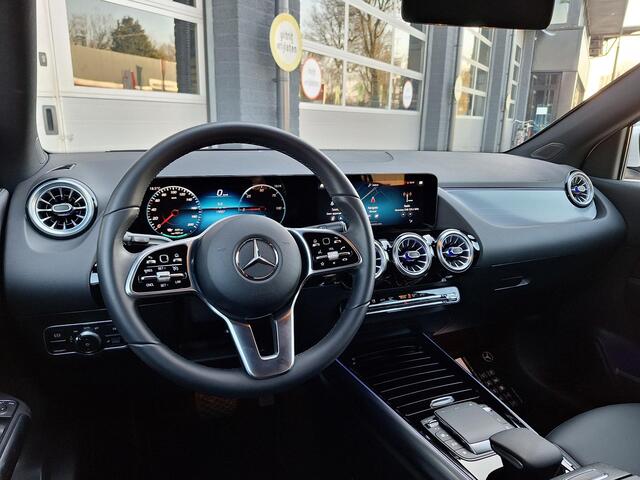 Mercedes-Benz EQA 250+ Business Edition | Apple CarPlay | Android Auto | Donkergetint Glas Achter | Dodehoekassistent | Alarm | Sfeerverlichting | Stoelverwarming | Achteruitrijcamera | Parkeersensoren | Elektrisch Inklapbare Buitenspiegels