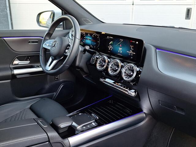 Mercedes-Benz EQA 250+ Business Edition | Apple CarPlay | Android Auto | Donkergetint Glas Achter | Dodehoekassistent | Alarm | Sfeerverlichting | Stoelverwarming | Achteruitrijcamera | Parkeersensoren | Elektrisch Inklapbare Buitenspiegels