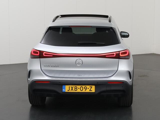 Mercedes-Benz EQA 250+ AMG Line 71 kWh | Night | Panoramadak | Sfeerverlichting | Draadloos telefoonladen | Stoelverwarming |