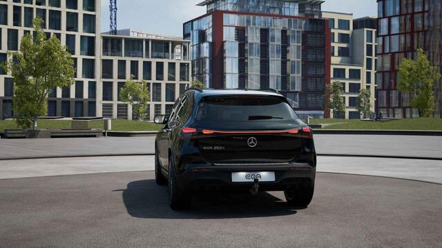 Mercedes-Benz EQA 250+ Business Solution AMG 71 kWh | Panoramaschuifdak | Head-up | Burmester | Winterpakket | Trekhaak |